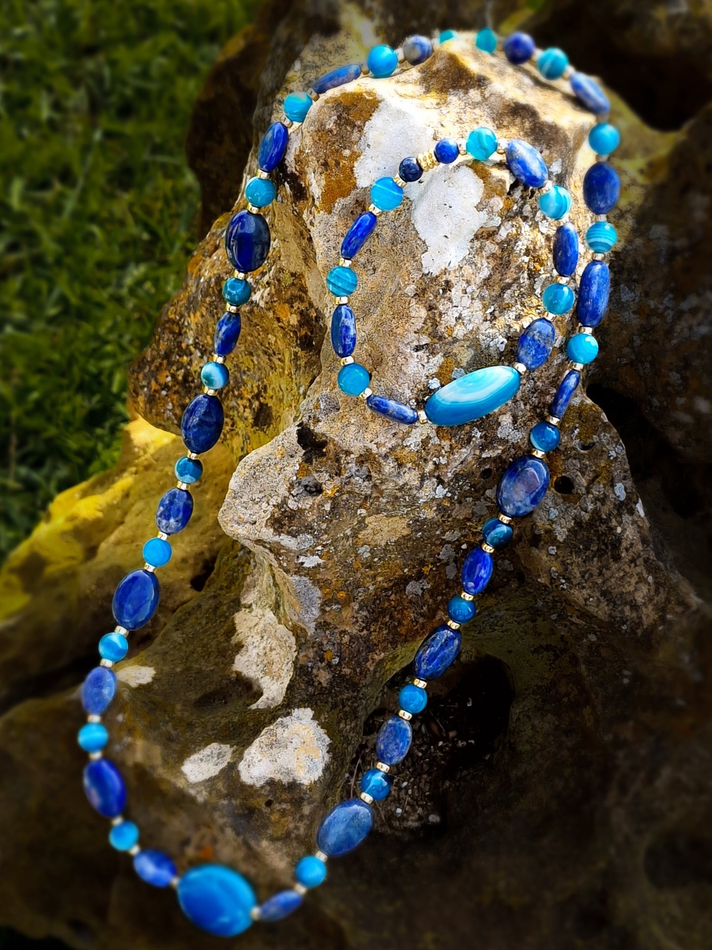 Collier de Cohérence® - Agate sardonyx bleue, lapis lazuli plate, perle or rempli 14K, agate sardonyx bleue plate