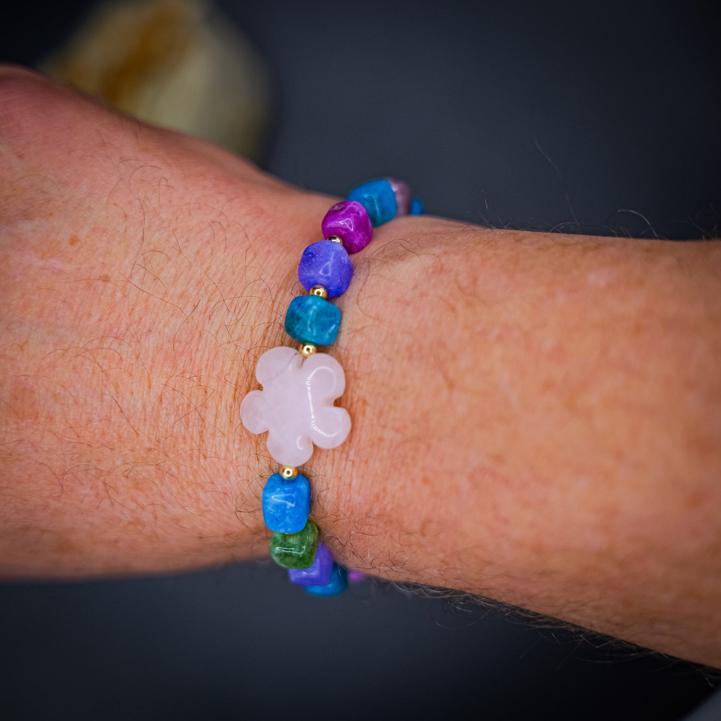 Bracelet de Cohérence® - Perle carrée Tourmaline de couleurs, or 14k, fleur en Rose Quartz